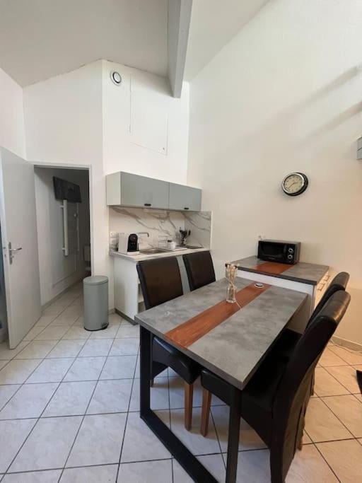 "La Maison Fabrin" Appart N4 Arles Centre Екстериор снимка